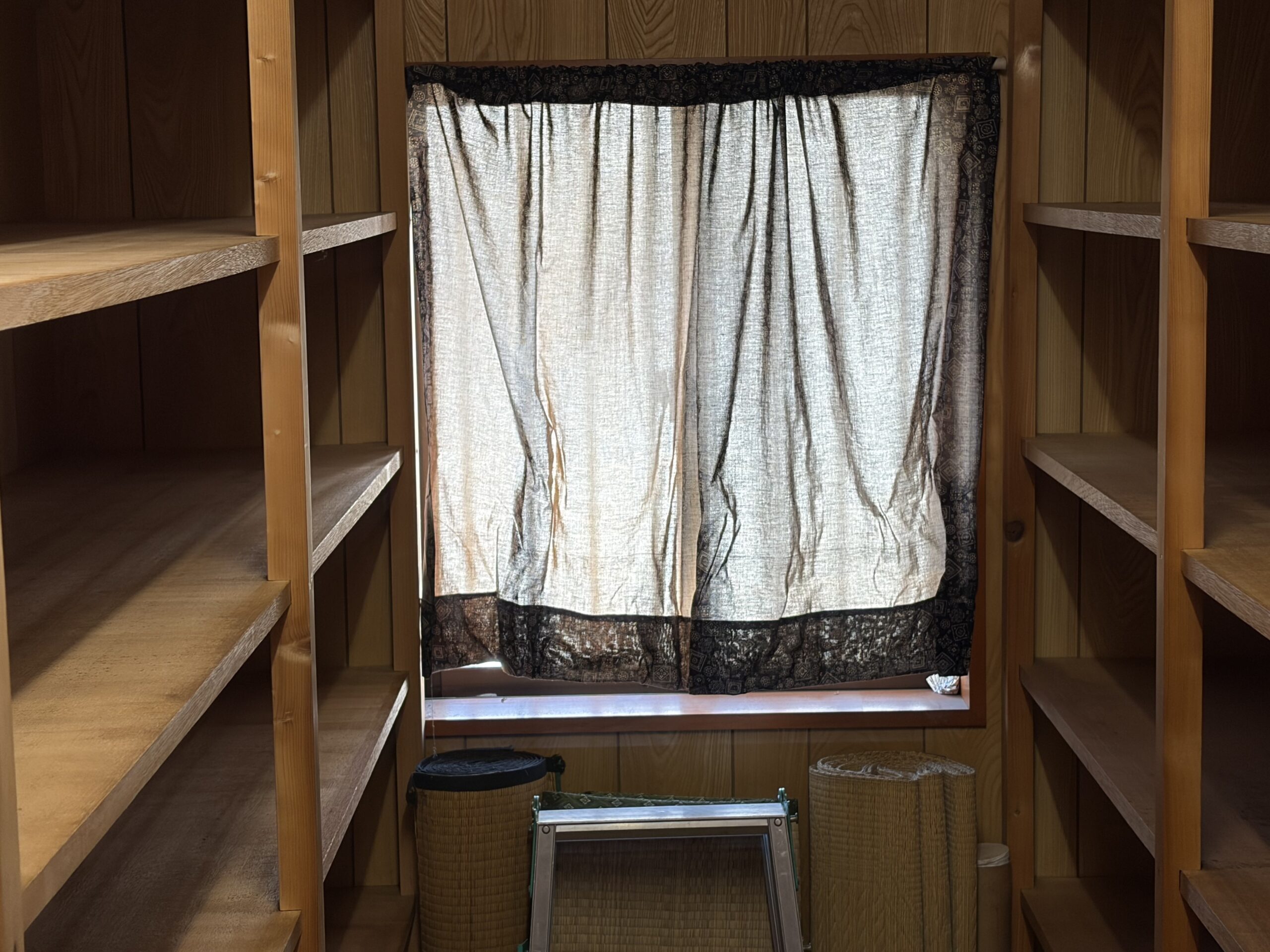 倉庫部分の書棚after