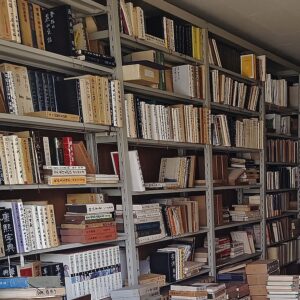 春日井市で書棚80本規模の蔵書整理を行いました