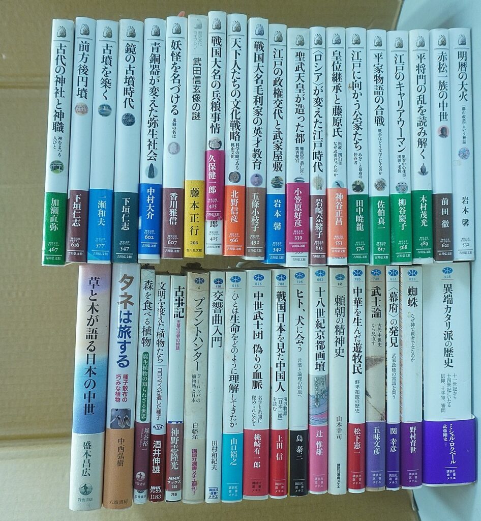 小牧市で蔵書整理を行った大量の書籍